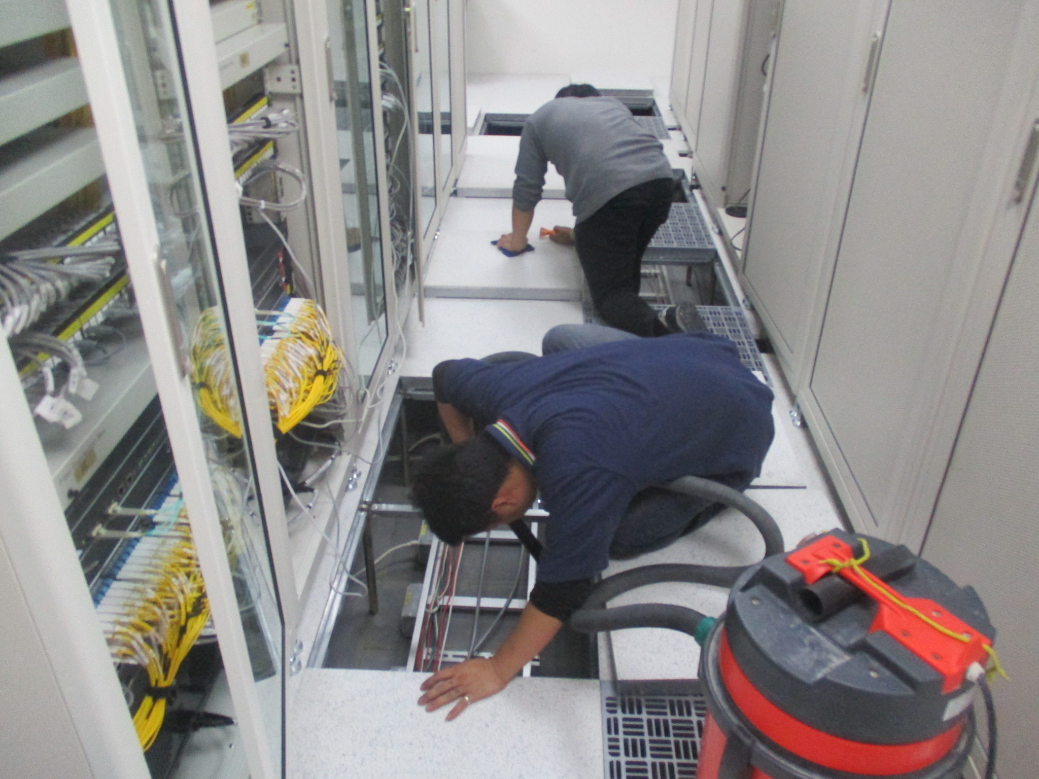 公司高架地板清潔消毒工程