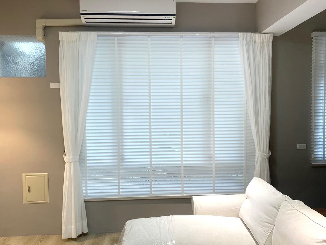 客廳木百葉+窗簾安裝