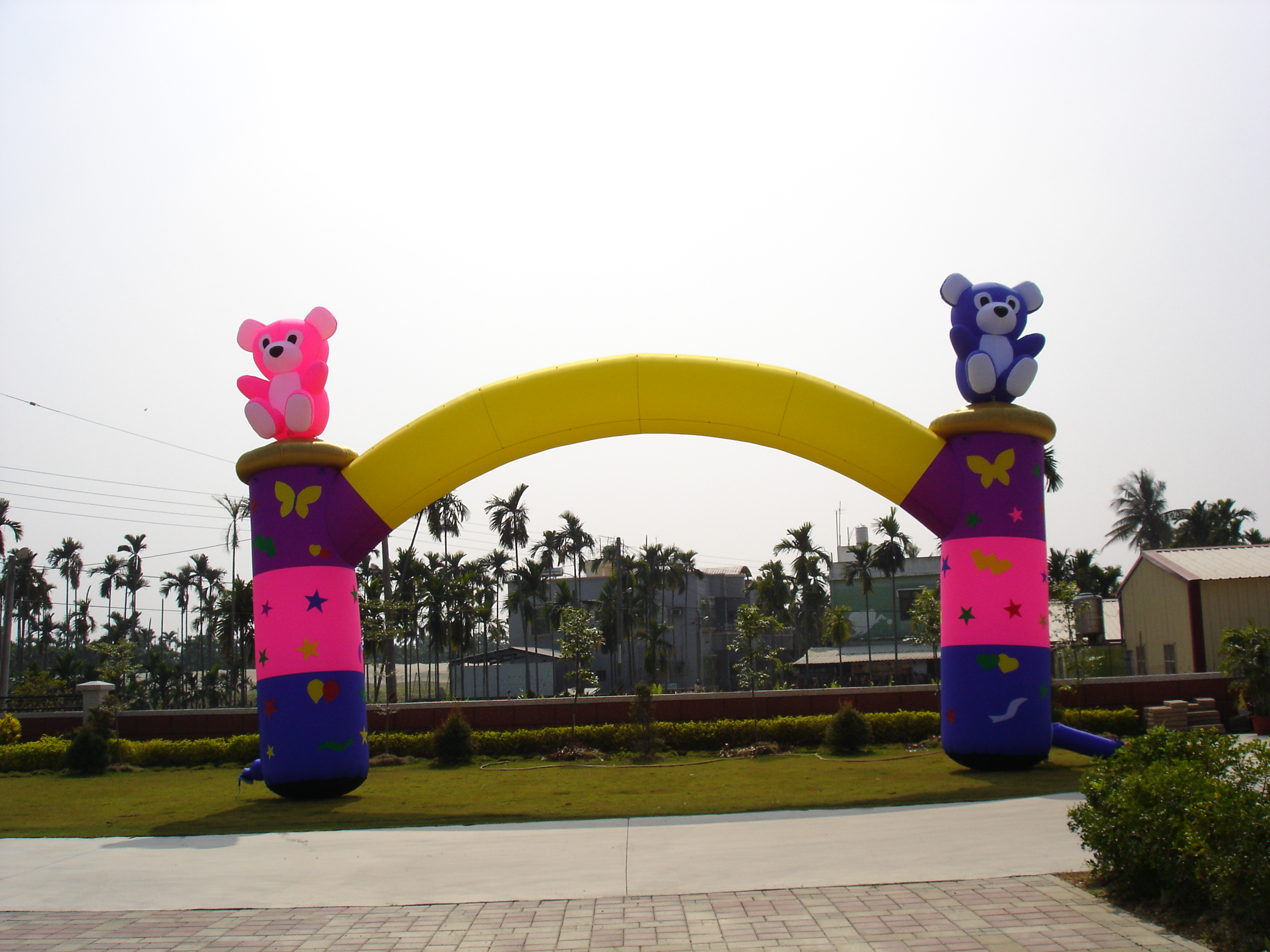 吉祥物城堡拱門-歡樂熊
