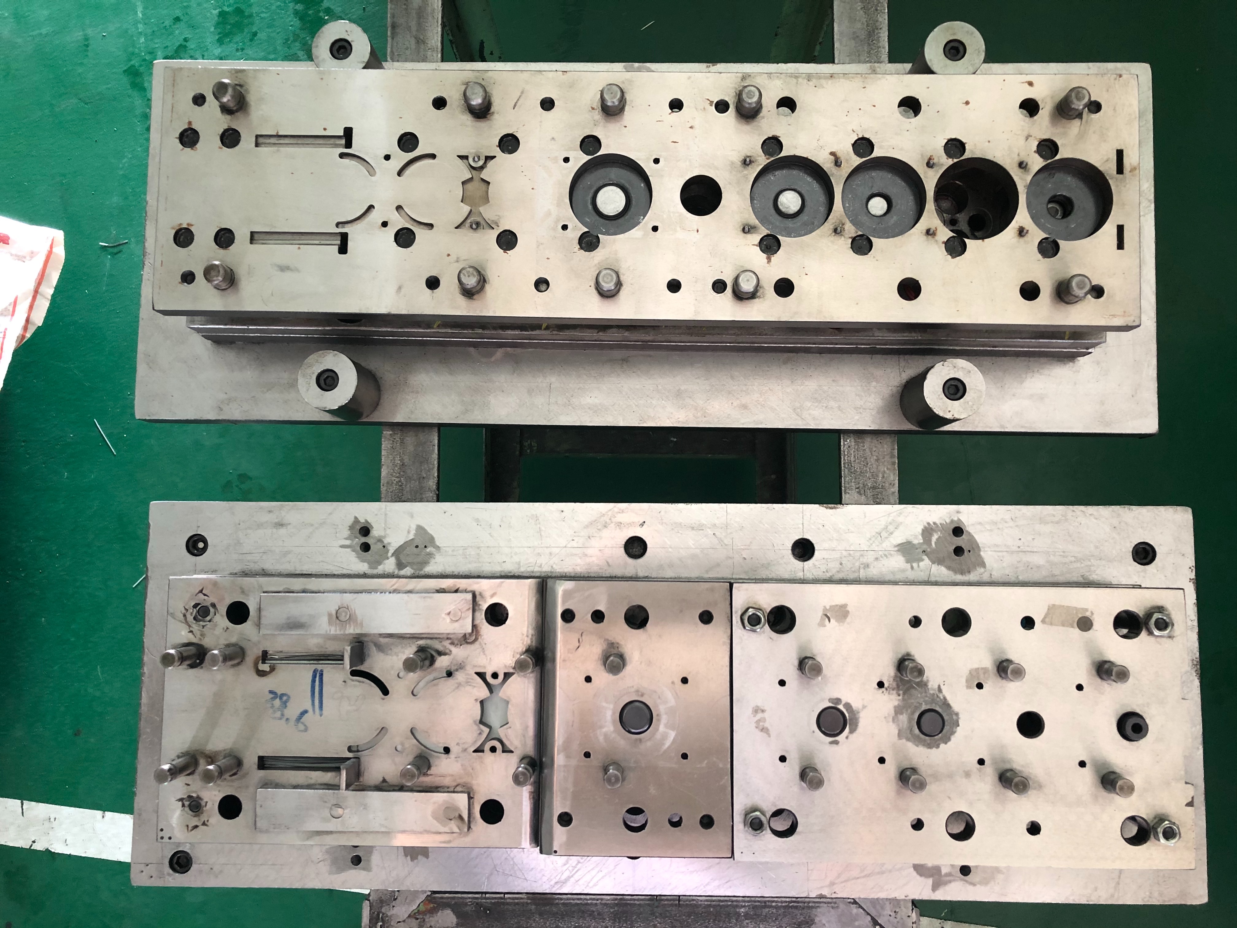 連續沖壓金屬模