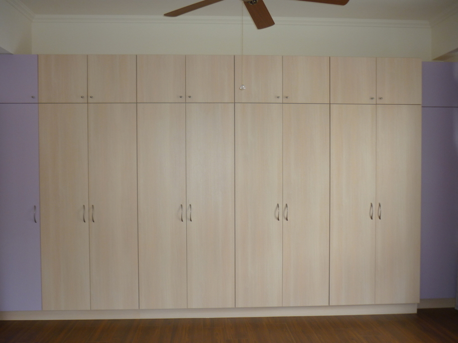 整排對開門衣櫃