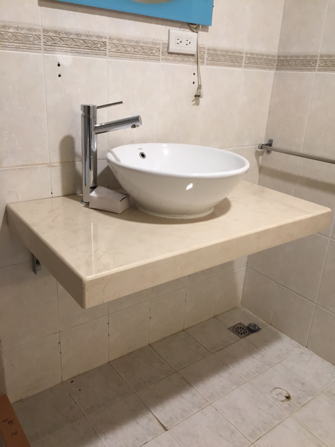 45度的垂直面洗手台