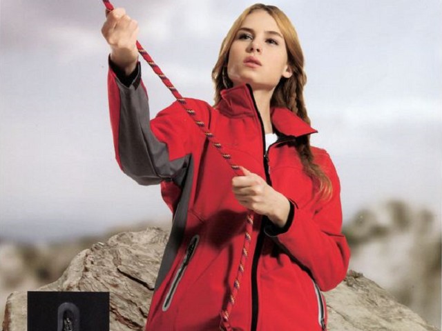 外套特點:特殊防水無縫口袋