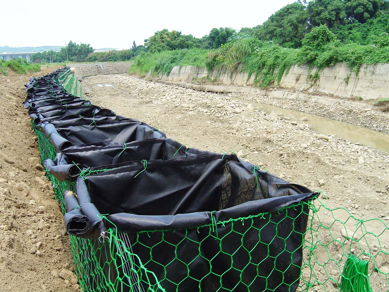 土石籠袋實蹟01