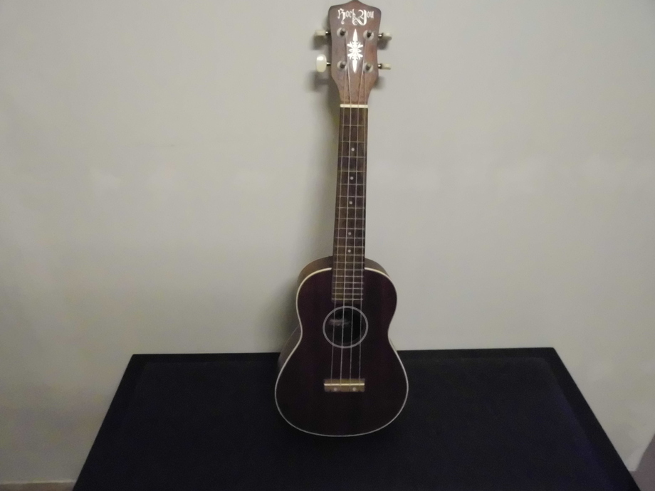 原木色烏克麗麗