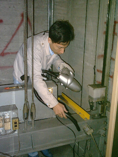 電梯保養維修-廂上整理