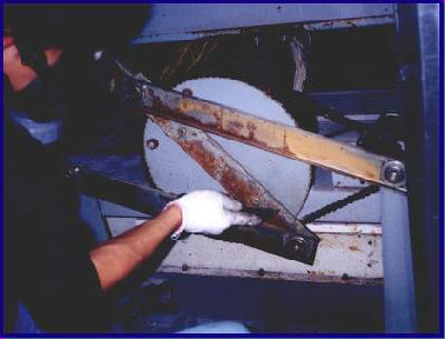 電梯保養維修-機件除鏽上漆