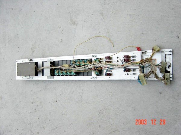 電梯控制系統更新-乘廂面板修改前
