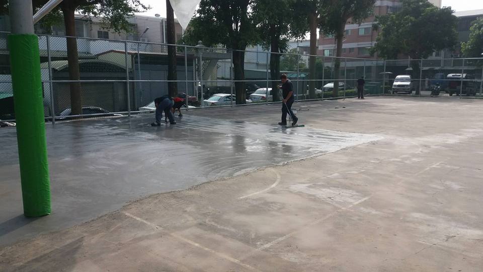 社區球場~壓克力球場施工