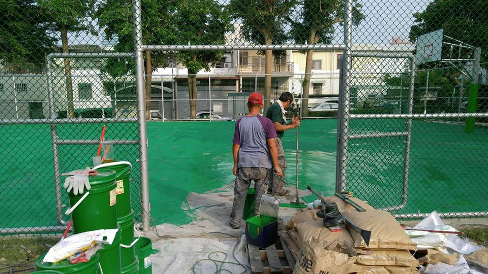 社區球場~壓克力球場施工