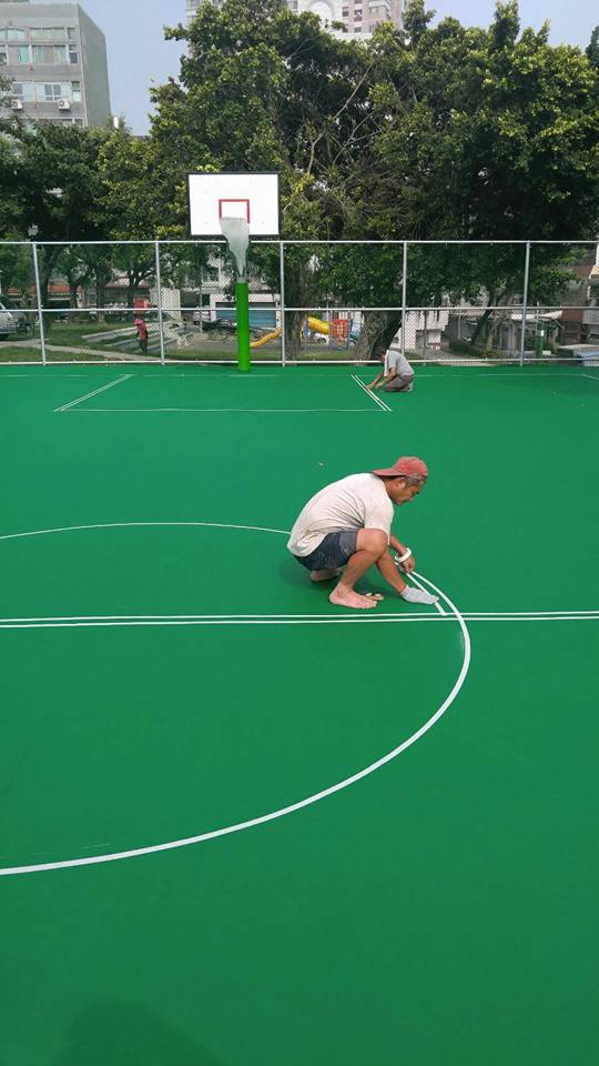 社區球場~壓克力球場施工