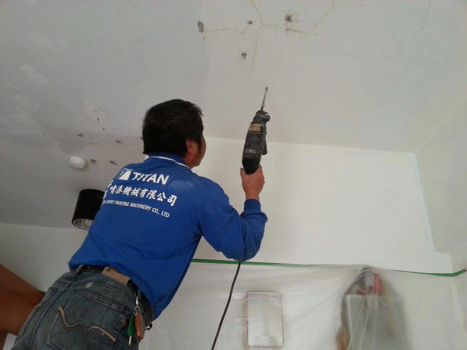 南科宿舍天花板實施高壓灌注