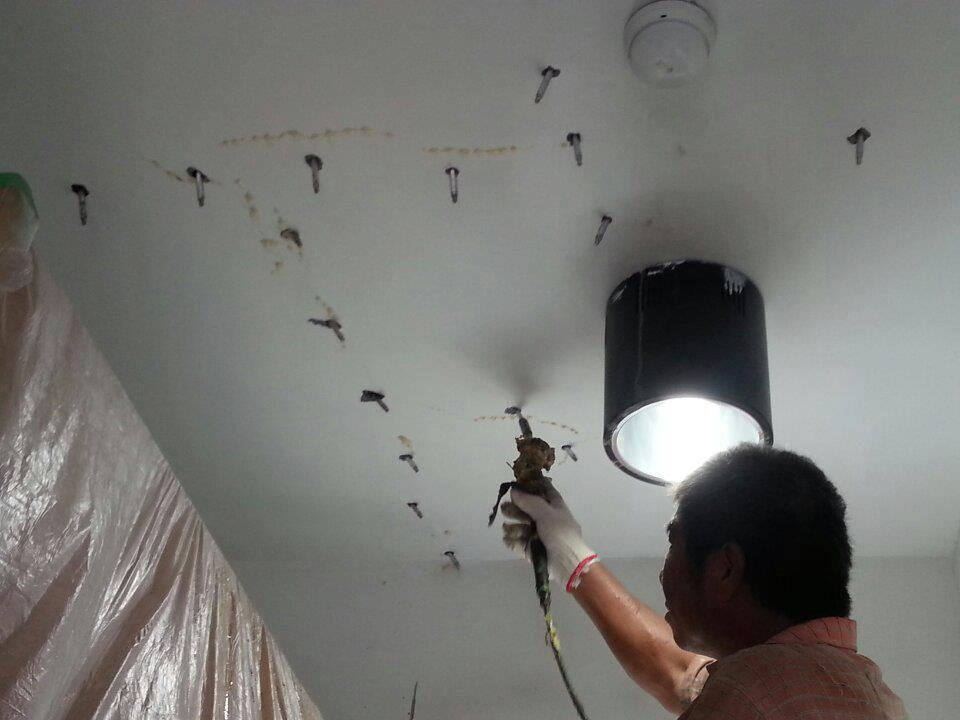 南科宿舍天花板實施高壓灌注