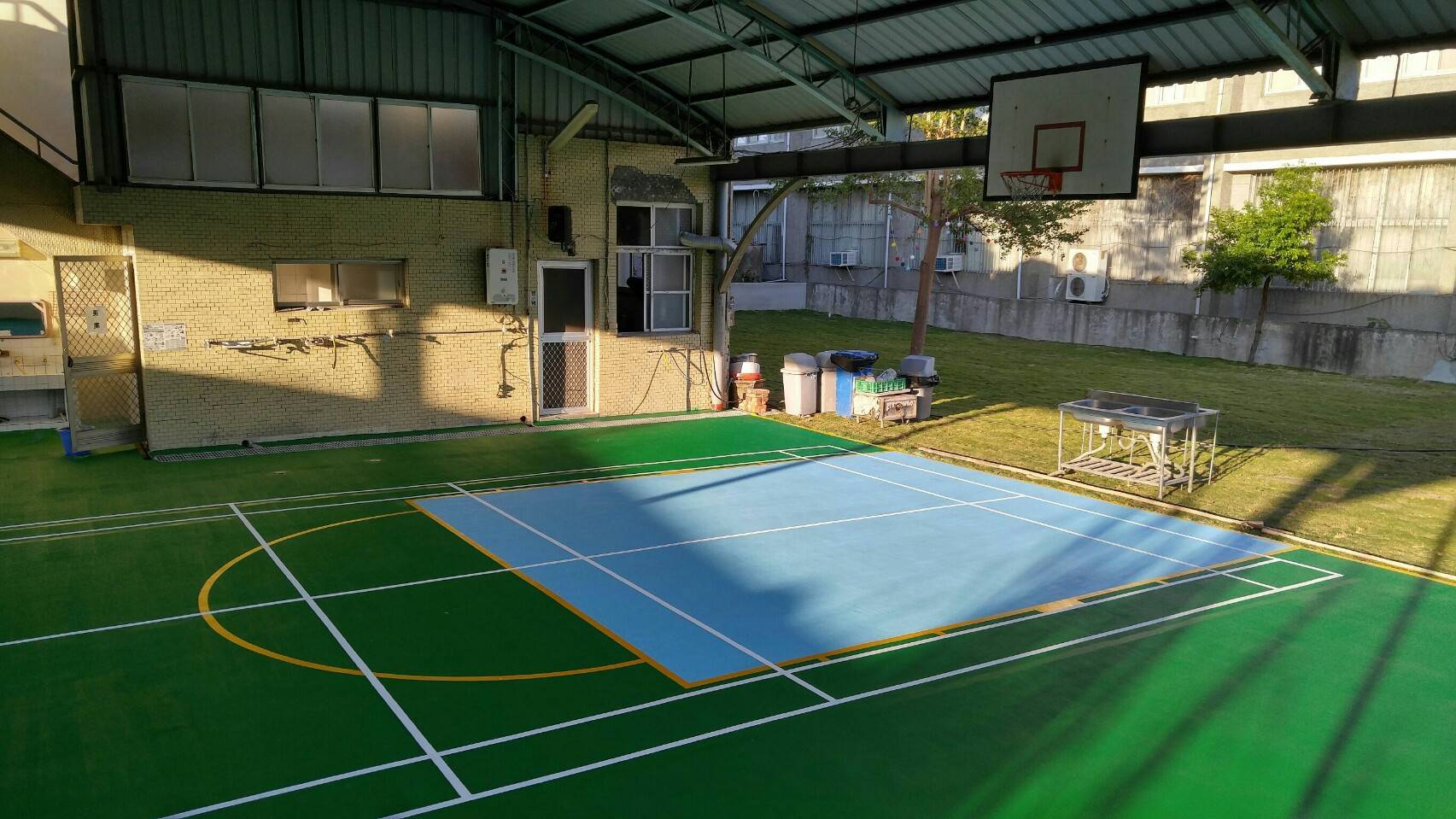 湖內聖教會壓克力球場