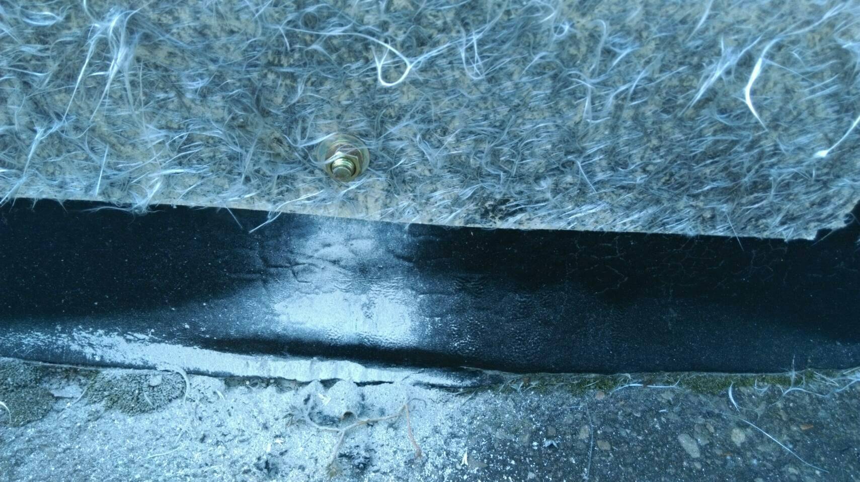 紡織公司仁德廠伸縮縫防止漏水~防水毯+FRP補強