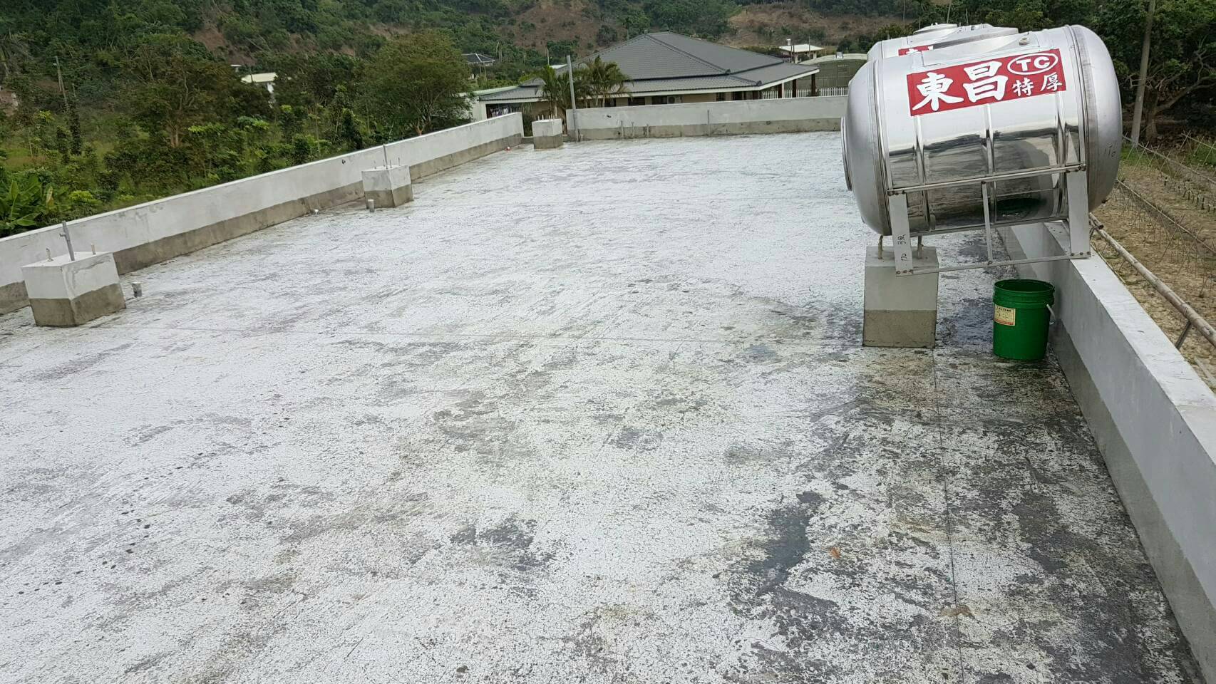 玉井門框、窗框水性環保彈泥防水工程施作