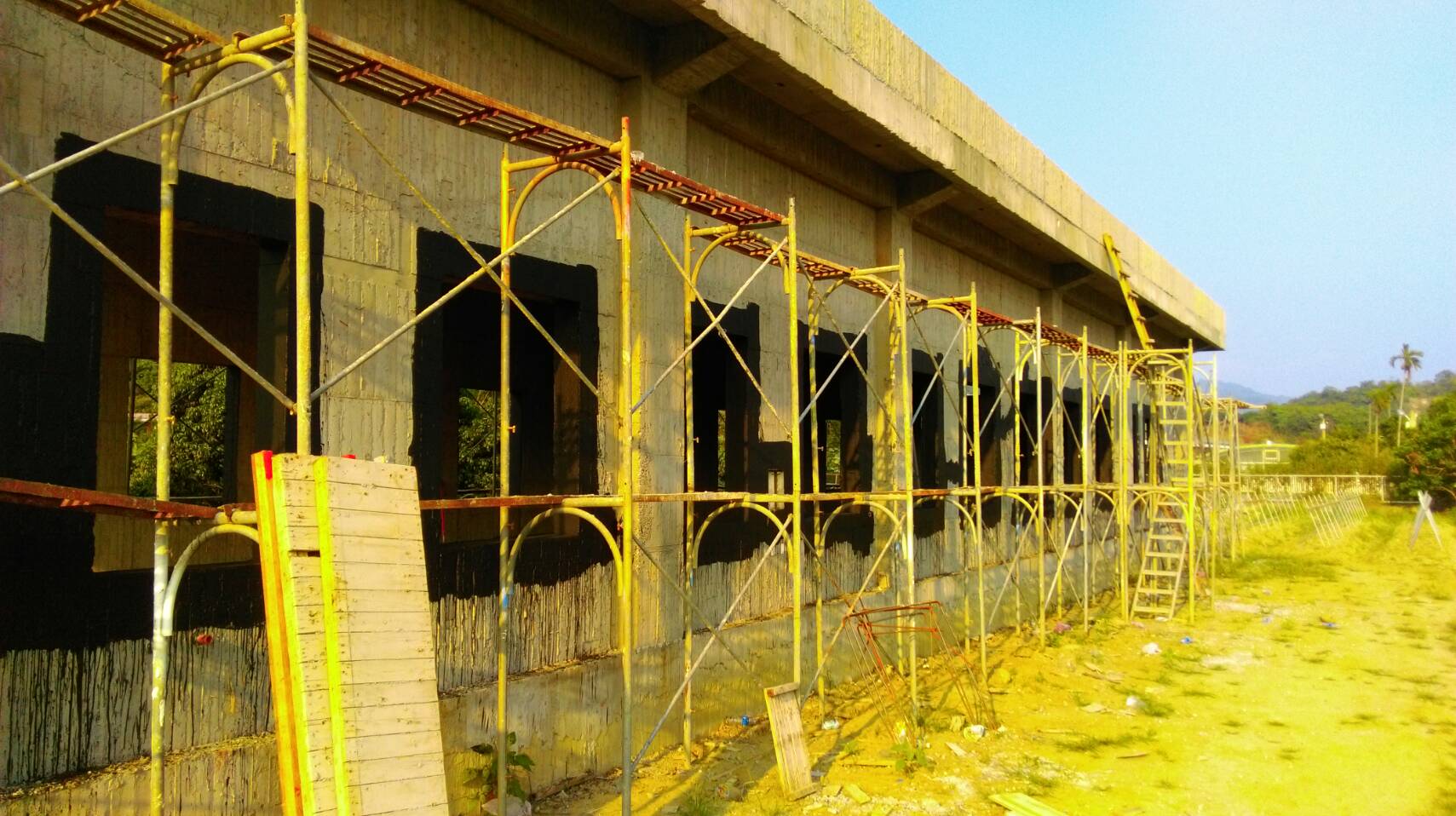 玉井門框、窗框水性環保彈泥防水工程施作