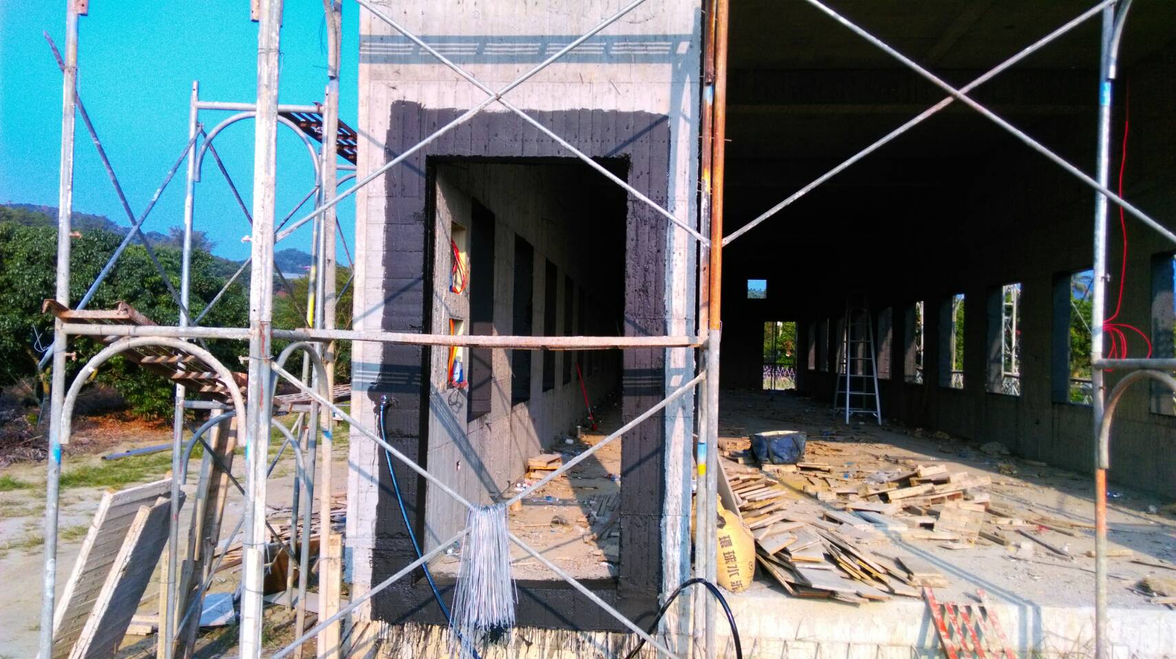 玉井門框、窗框水性環保彈泥防水工程施作