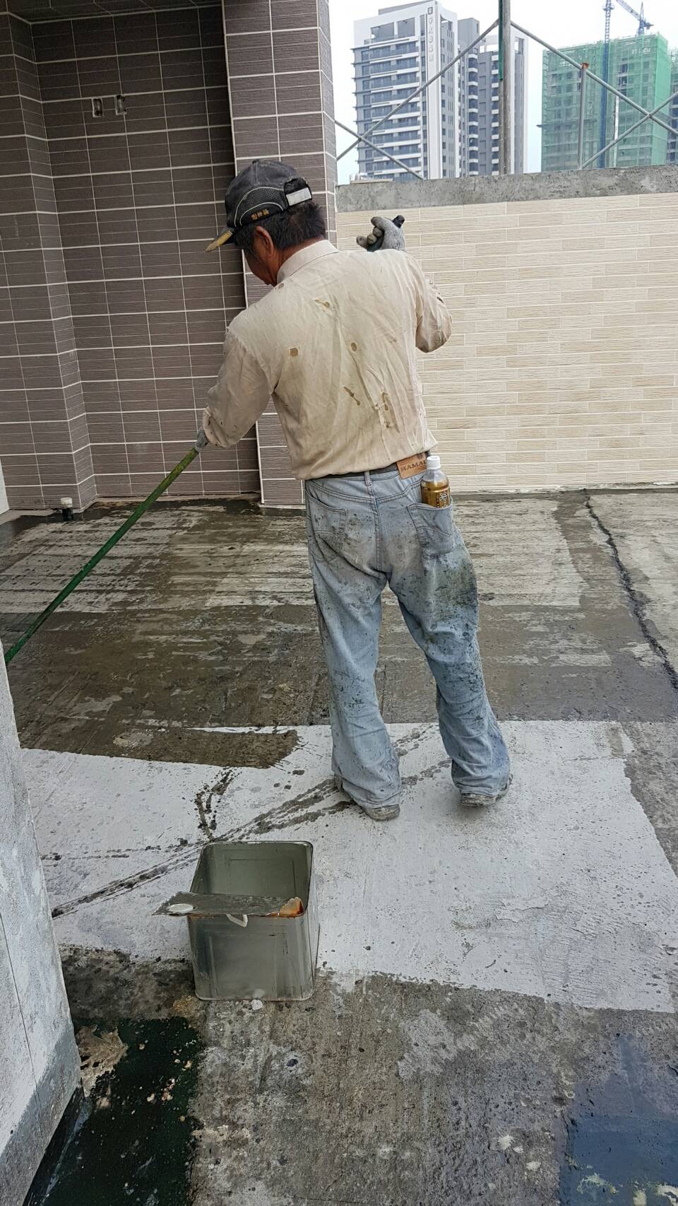 萬年二街一樓後陽台，水性環保彈泥防水工程施作(二樓pu防水施作)