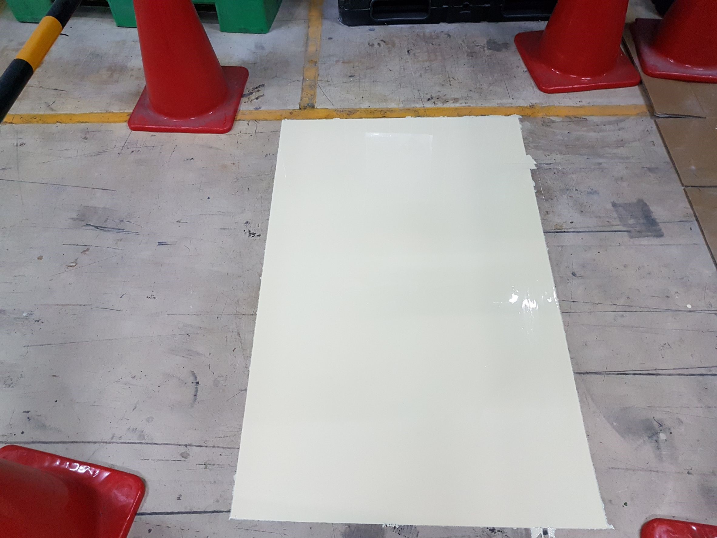 半導體一廠倉庫內施作EPOXY