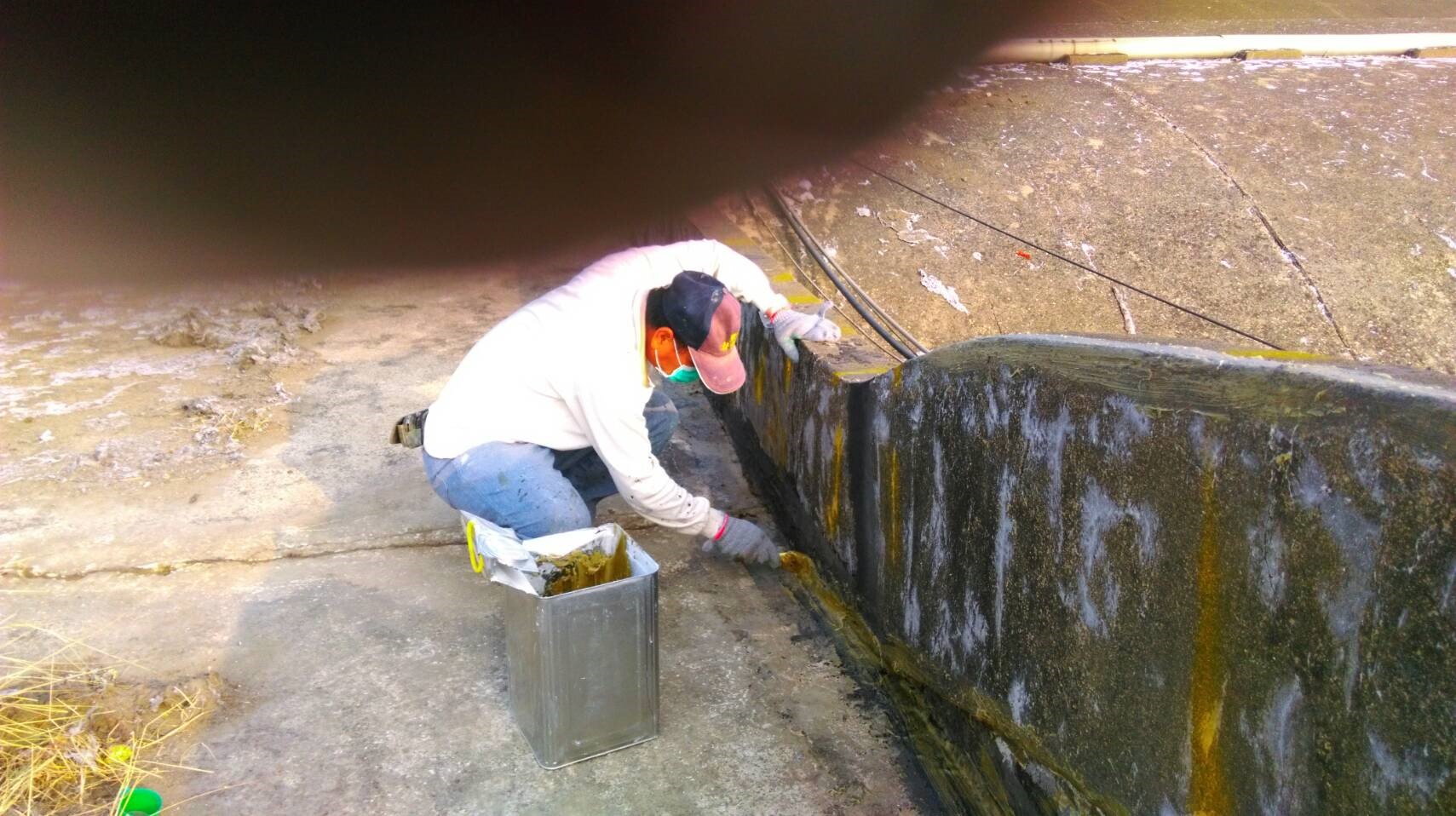 紡織業～新市廠AC5送風室屋頂FRP玻璃纖維層施作