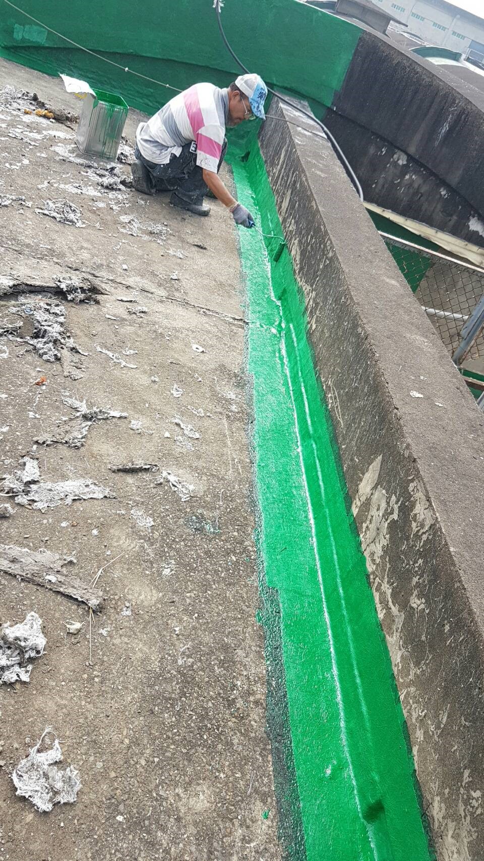 紡織業～新市廠AC5送風室屋頂FRP玻璃纖維層施作