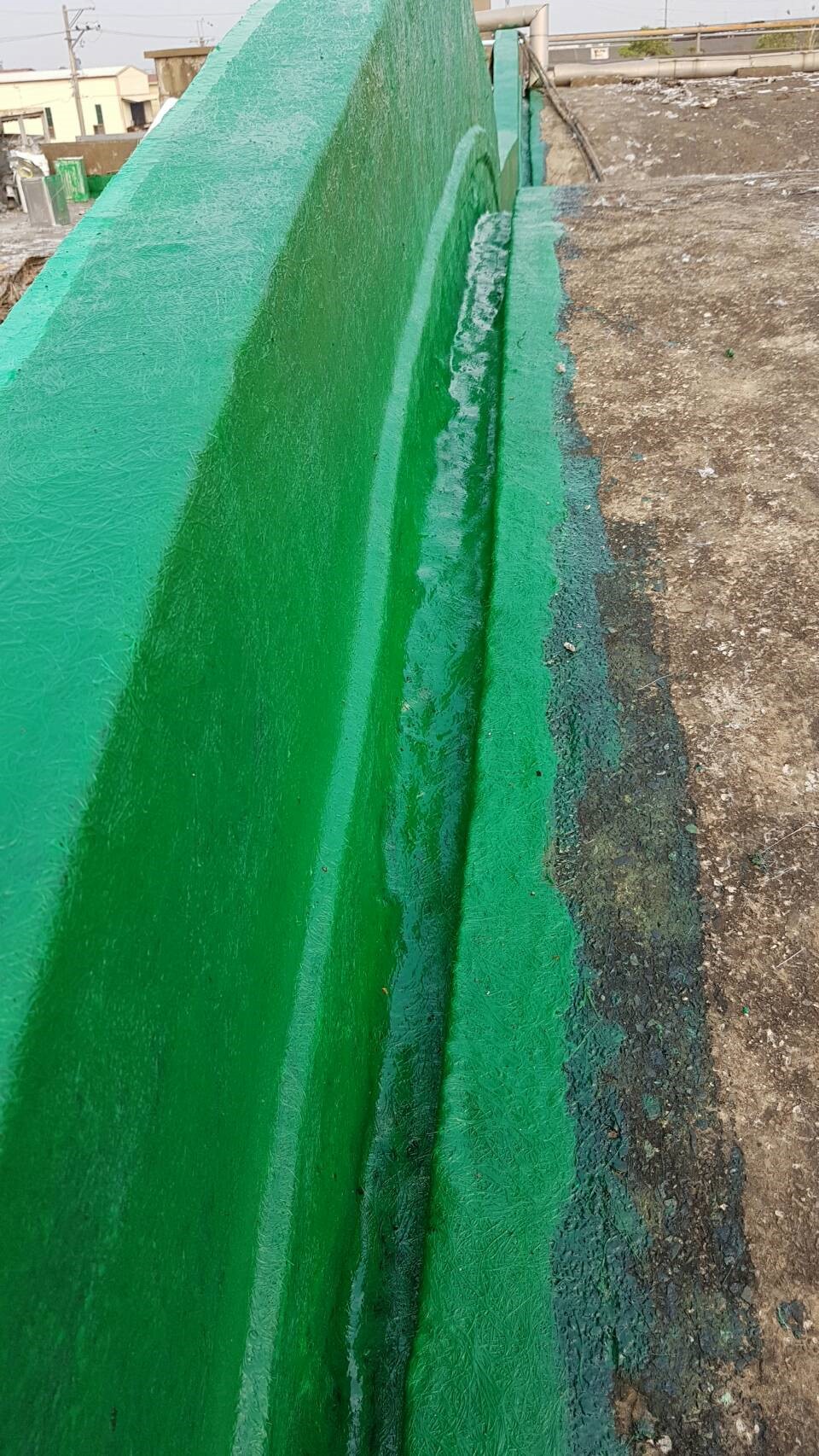 紡織業～新市廠AC5送風室屋頂FRP玻璃纖維層施作