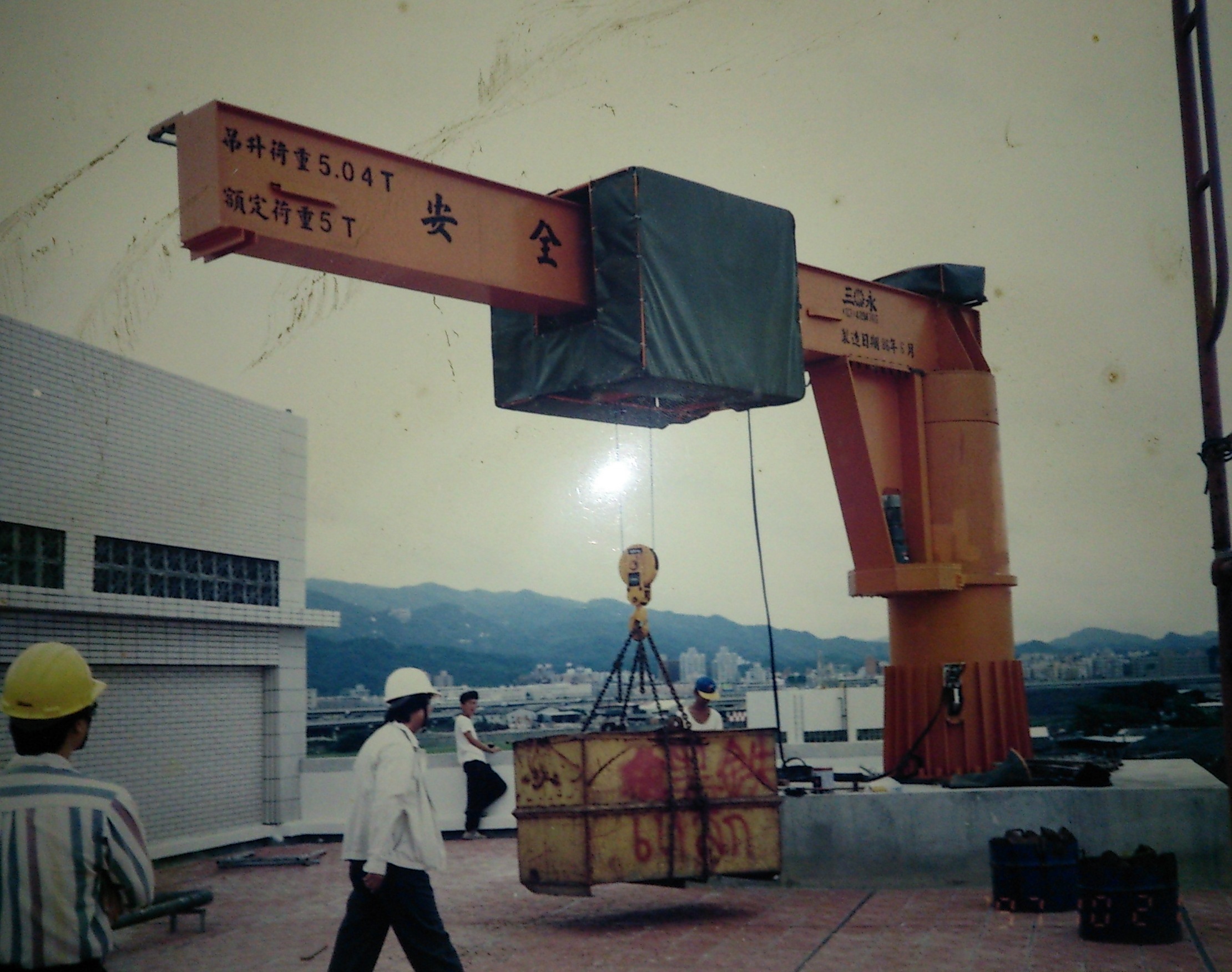SY85-2工兵署5T伸臂吊車