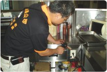 餐廳蟑螂凝膠防治施工過程