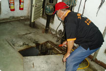 污水及化糞池噴灑藥劑施工過程