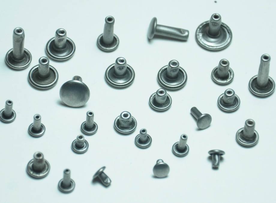 撞釘包腳(單包)，固定扣(公)尺寸圖