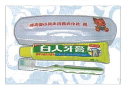 軟毛牙刷+65克白人牙膏