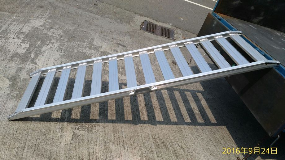 沙灘車&amp;割草機專用爬坡道