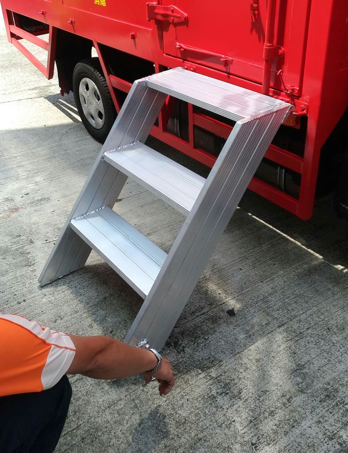 3階舞台梯加調整器