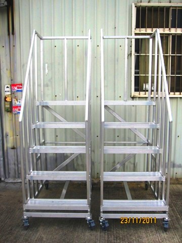 5階移動式手扶階梯