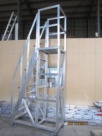 9階移動式作業梯