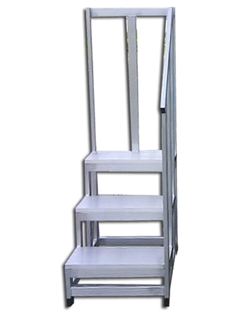 3階右邊手扶把固定式作業梯