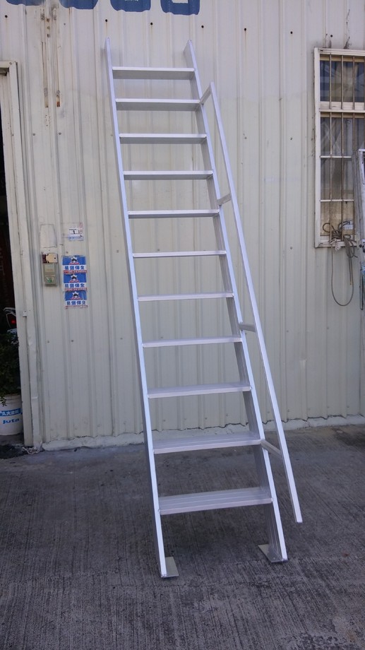 3夾11階右側扶手單梯