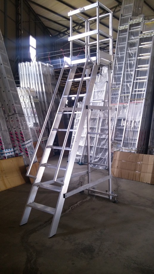 高250公分高可收折工作台