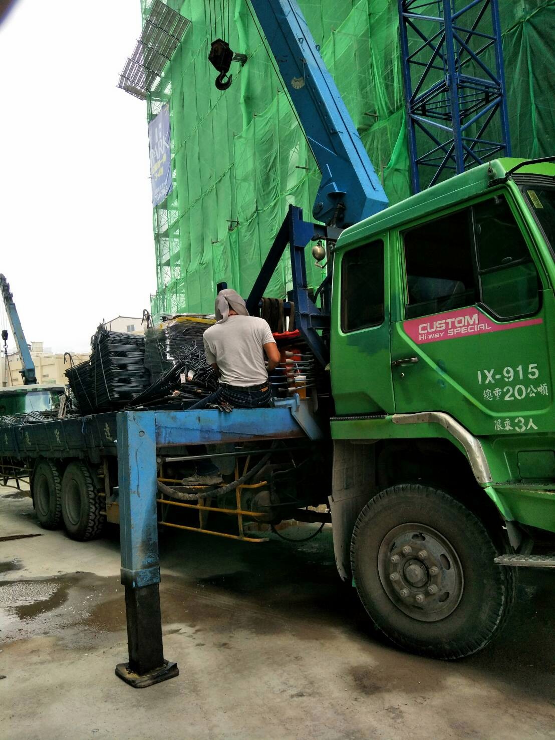 高雄吊卡車