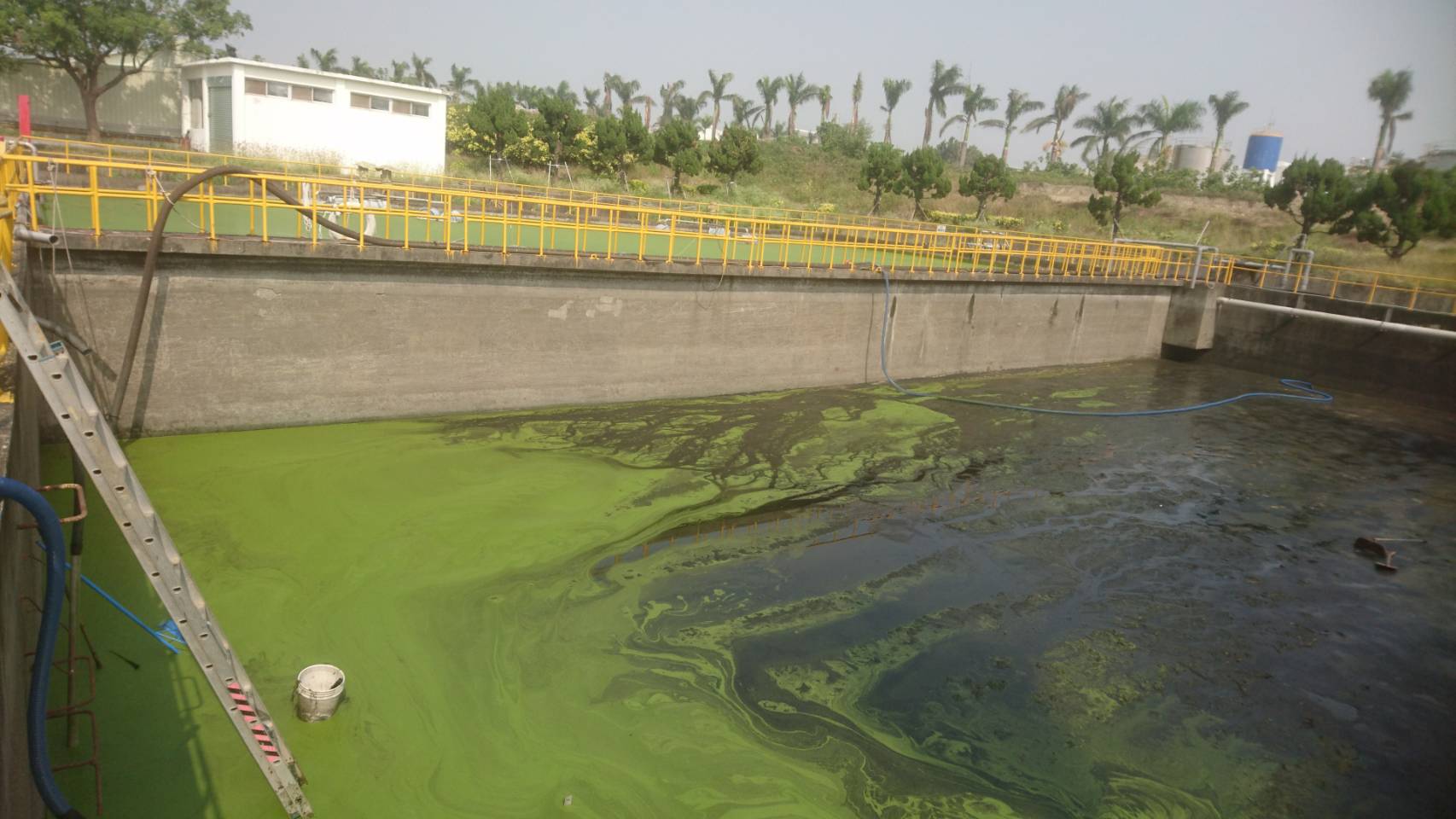 雨水污泥槽清洗中