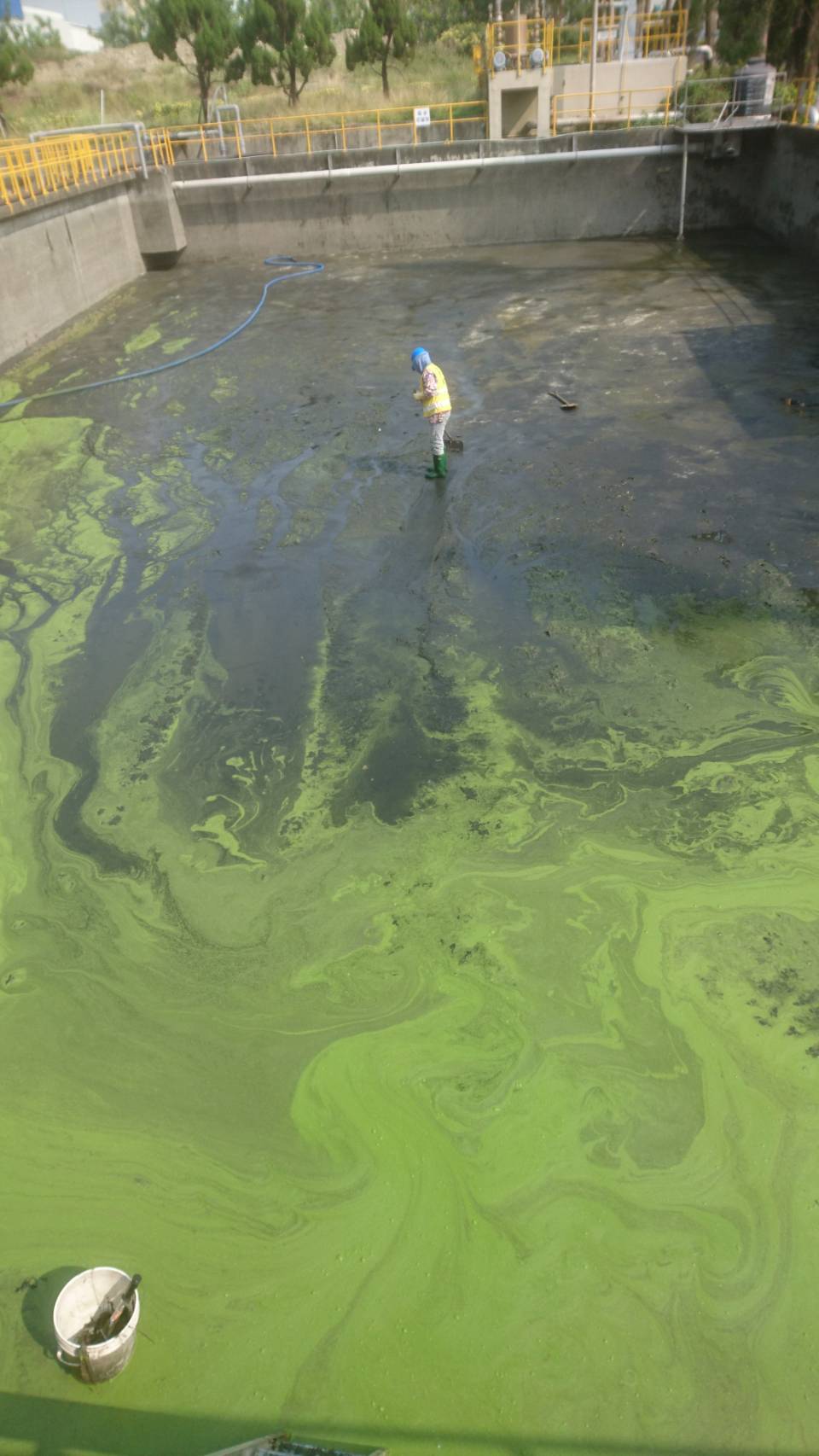 雨水污泥槽清洗中