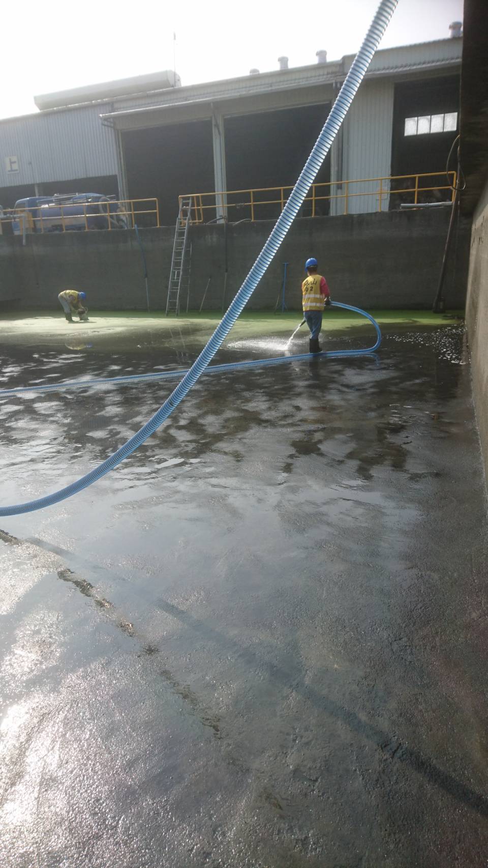 雨水污泥槽清洗中