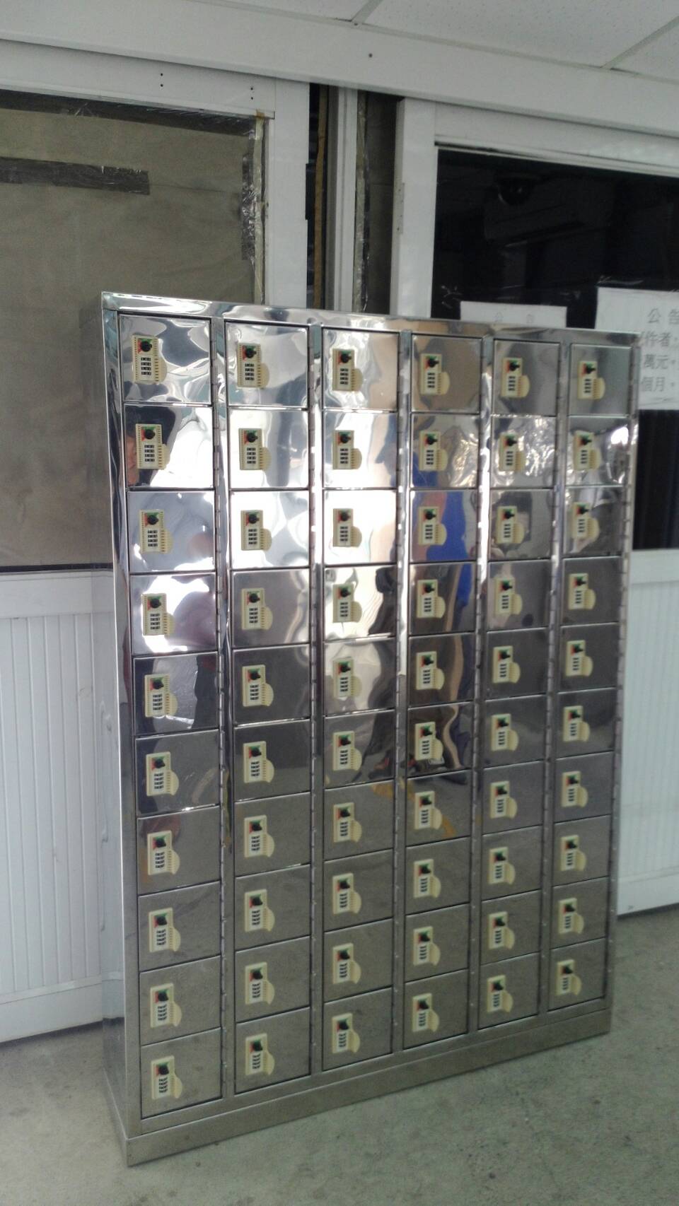 六十屜不銹鋼撥碼手機櫃