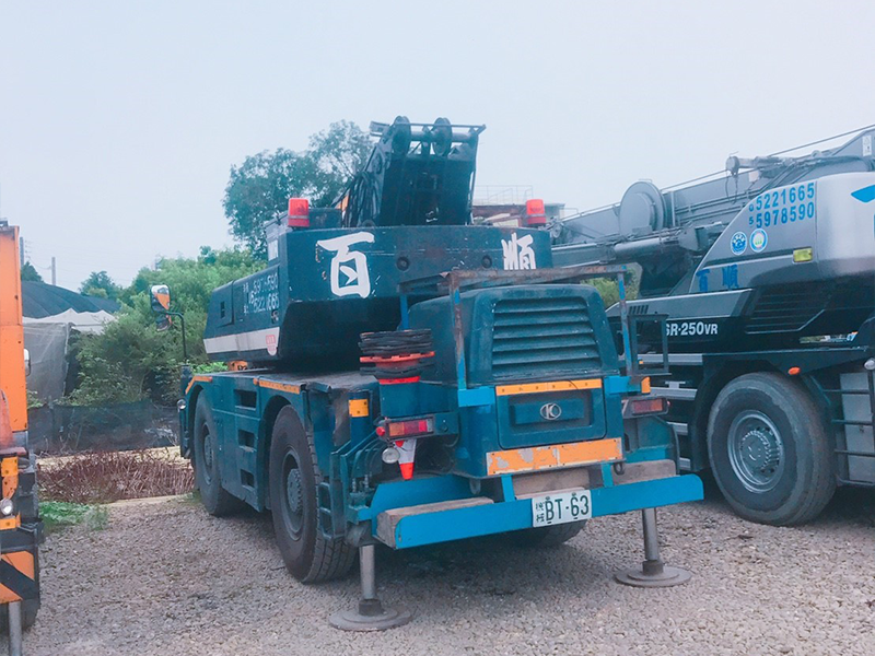 各式大小型吊車