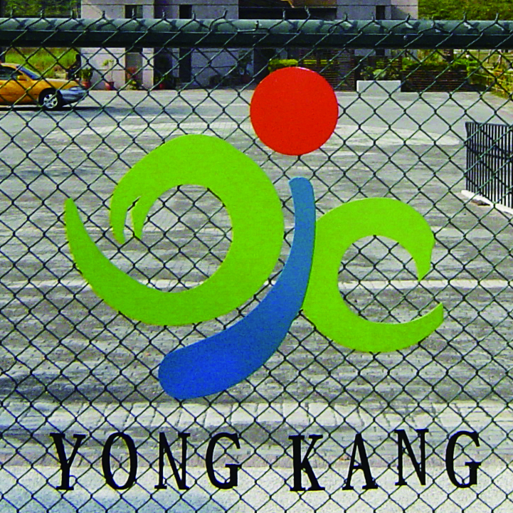 立體、鈦金字、銜牌