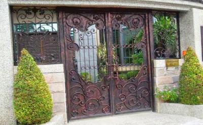 鍛造庭園門