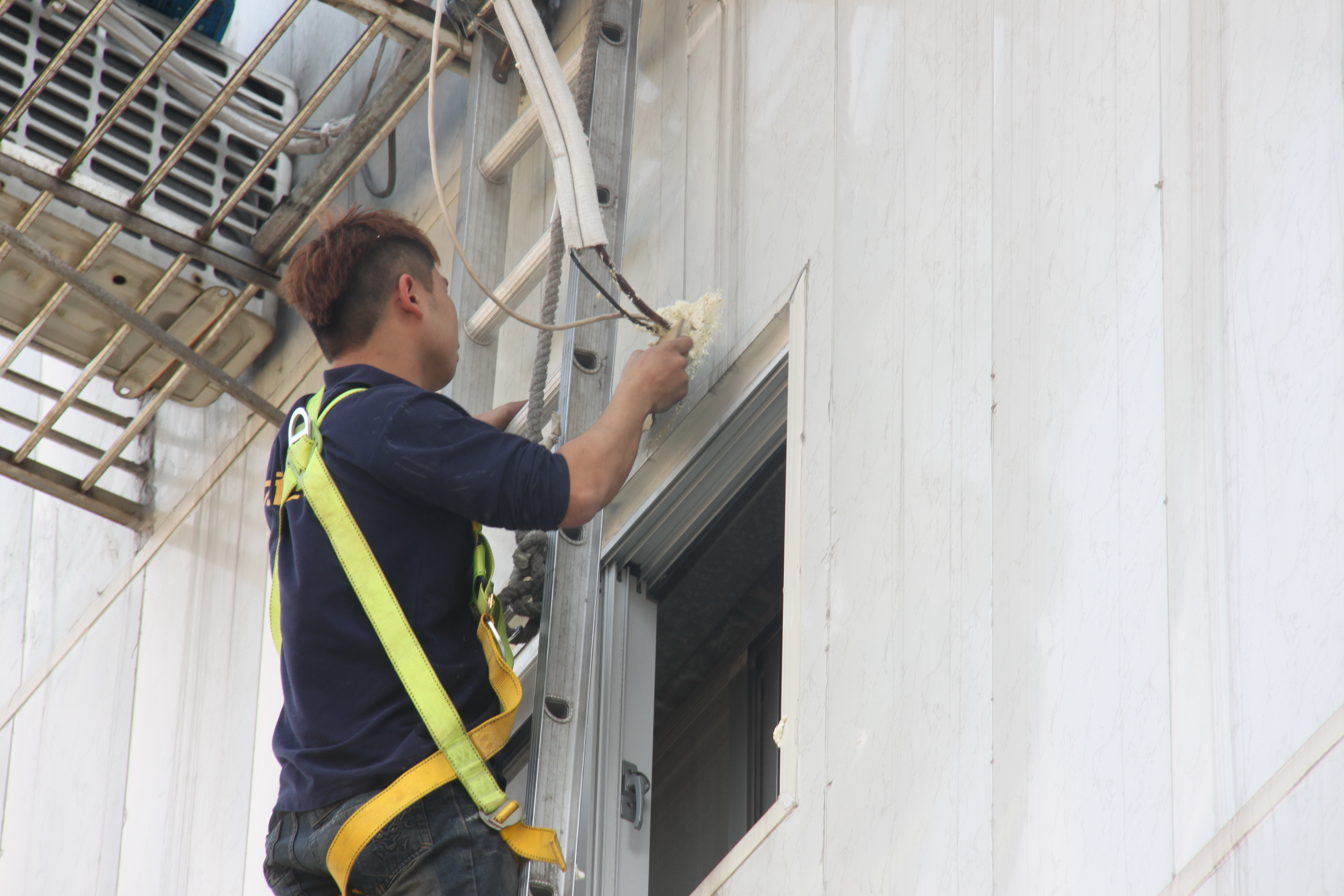 新北市三重住家分離式冷氣外牆補漏水