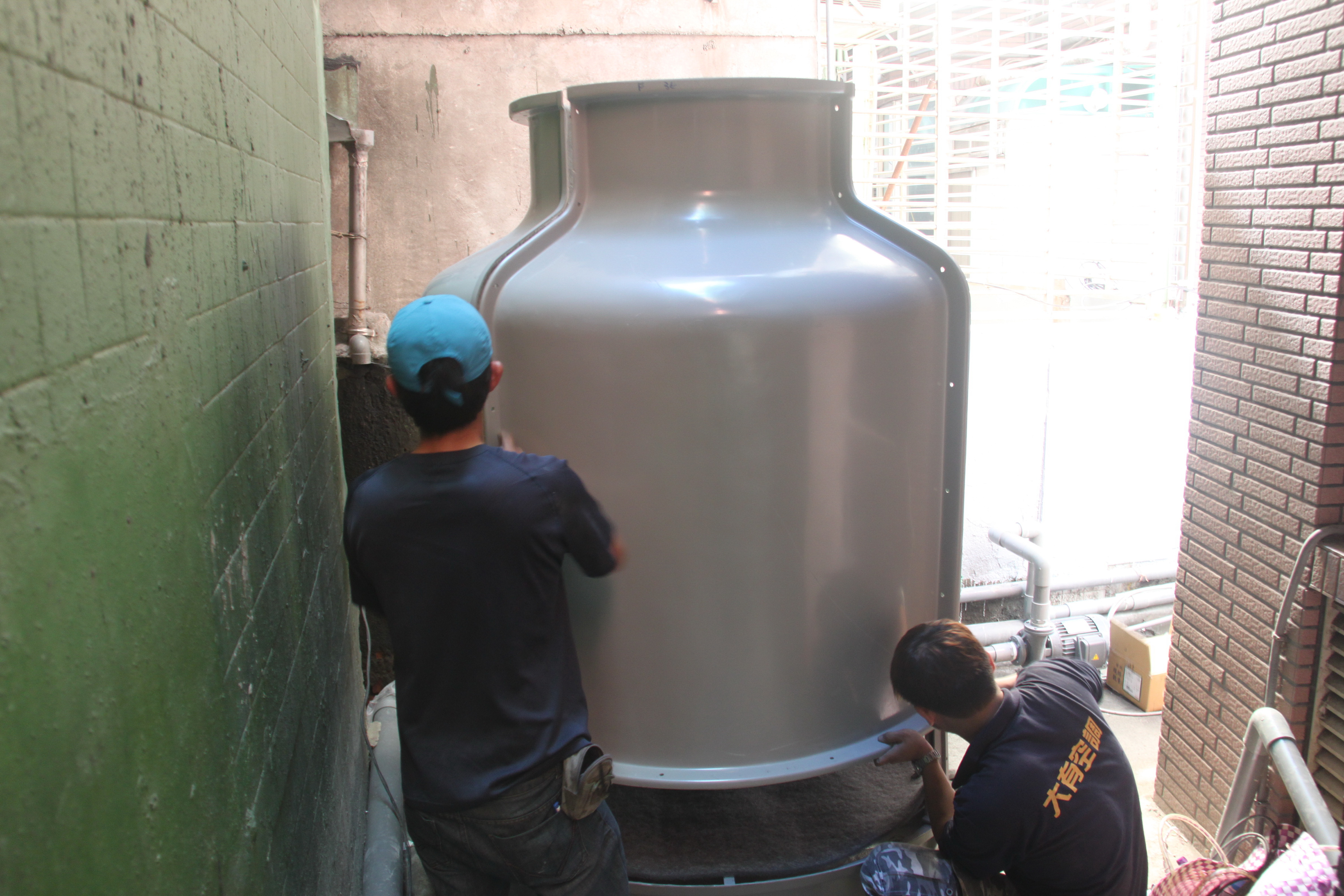 新北市三重大樓更換新水塔