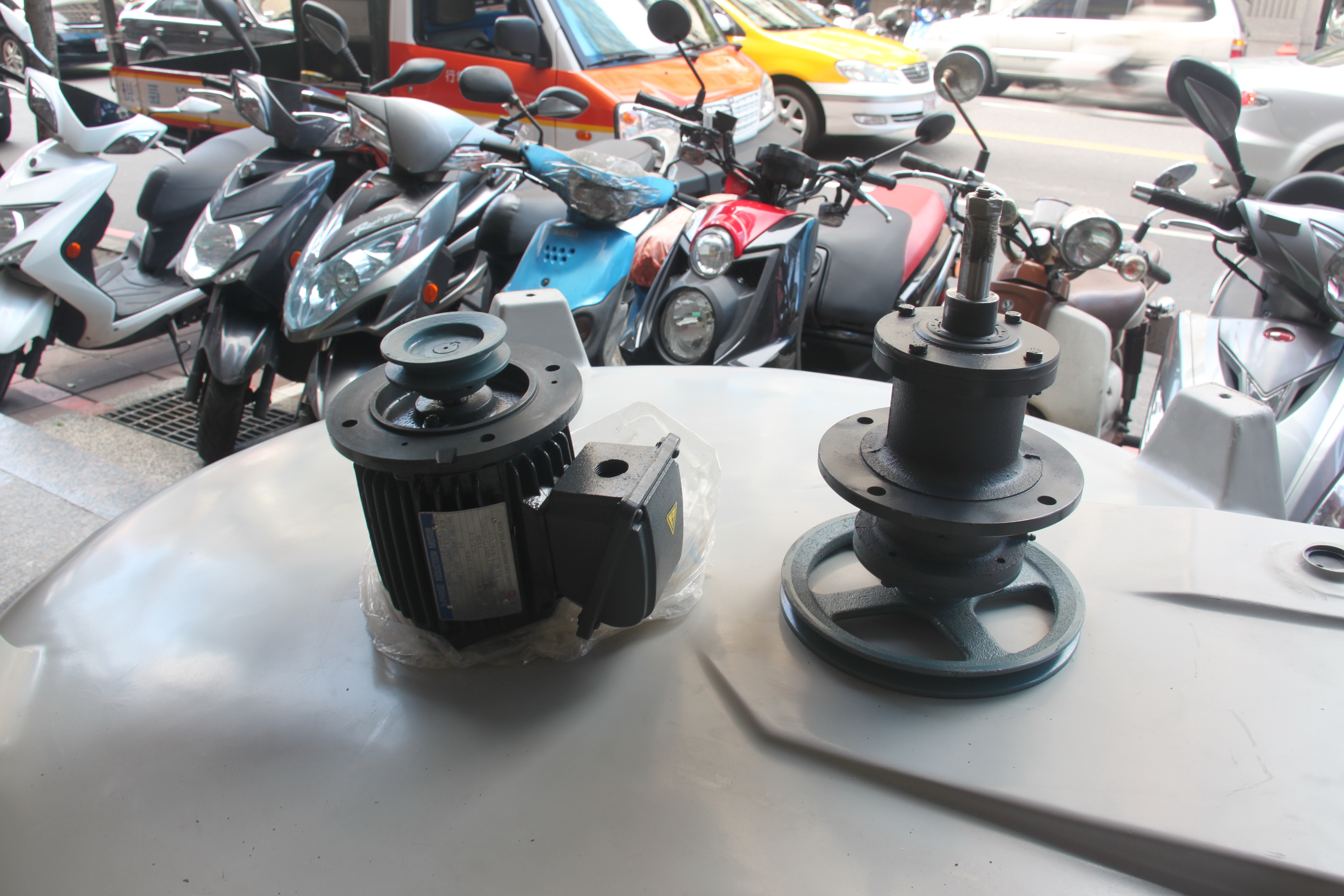 新北市三重大樓更換新水塔